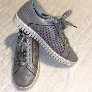𝅺GC Shoes - Shimmer Silver Women’s Sneakers - Size 36EU/5.5US